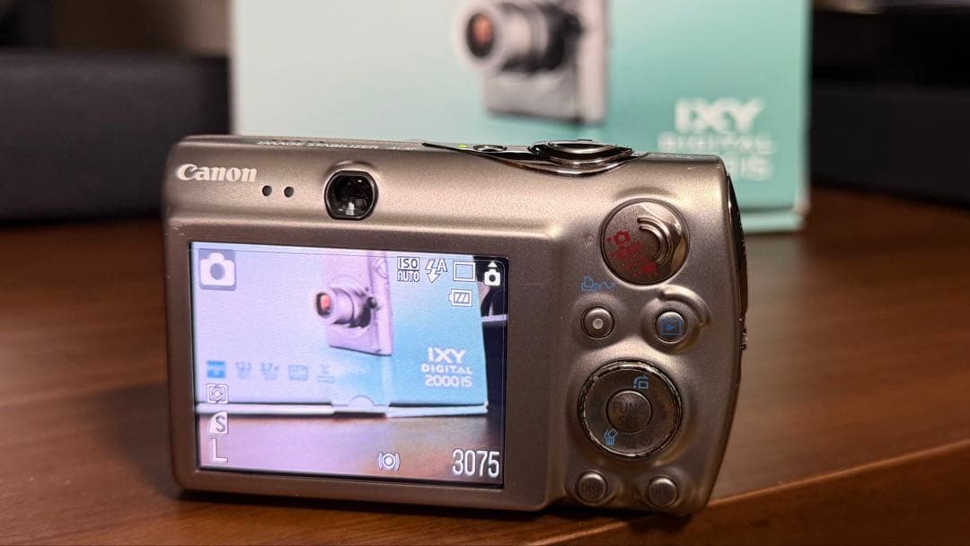 Canon IXY DIGITAL 2000IS 本体と付属品