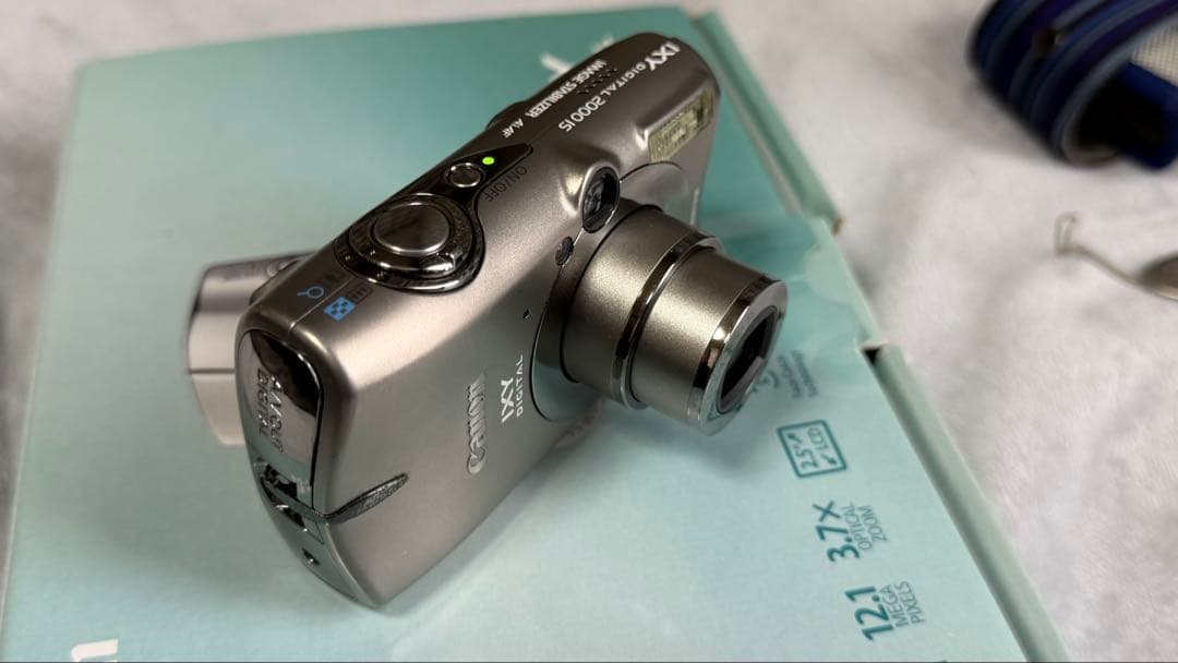 Canon IXY DIGITAL 2000IS 本体と付属品