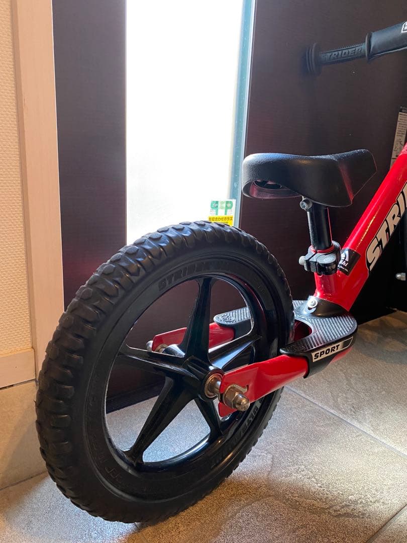 ひよこ　ストライダー STRIDER レッド