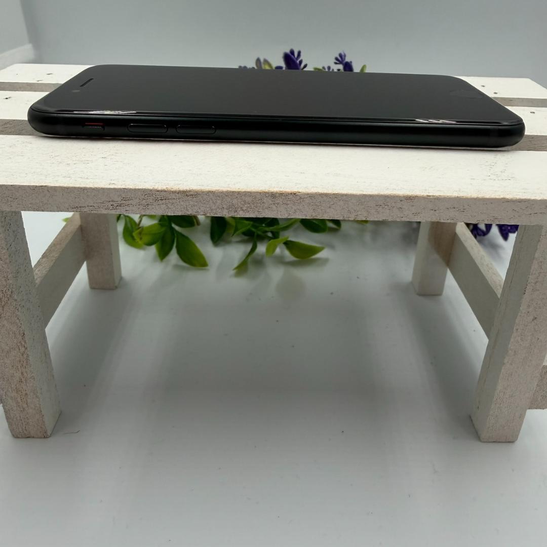 iPhone SE第3世代 64GB ミッドナイト 402