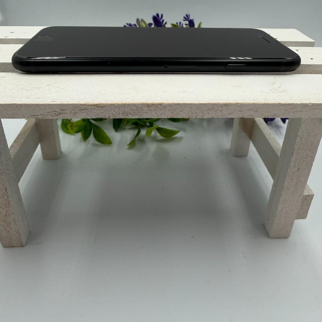 iPhone SE第3世代 64GB ミッドナイト 402