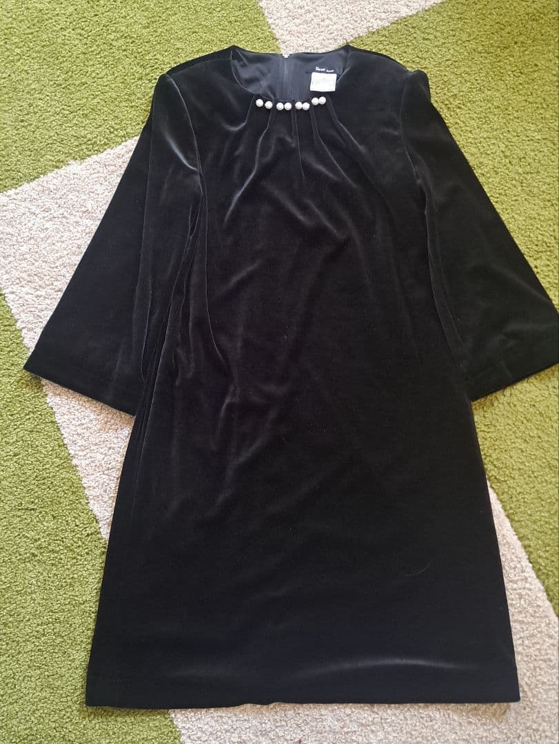 René basic ブラックベロアワンピース 　パール　レア長袖　36
