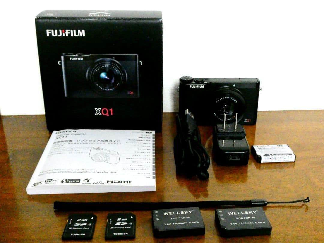 【中古完動品】フジフイルム XQ1 FUJIFILM ブラック