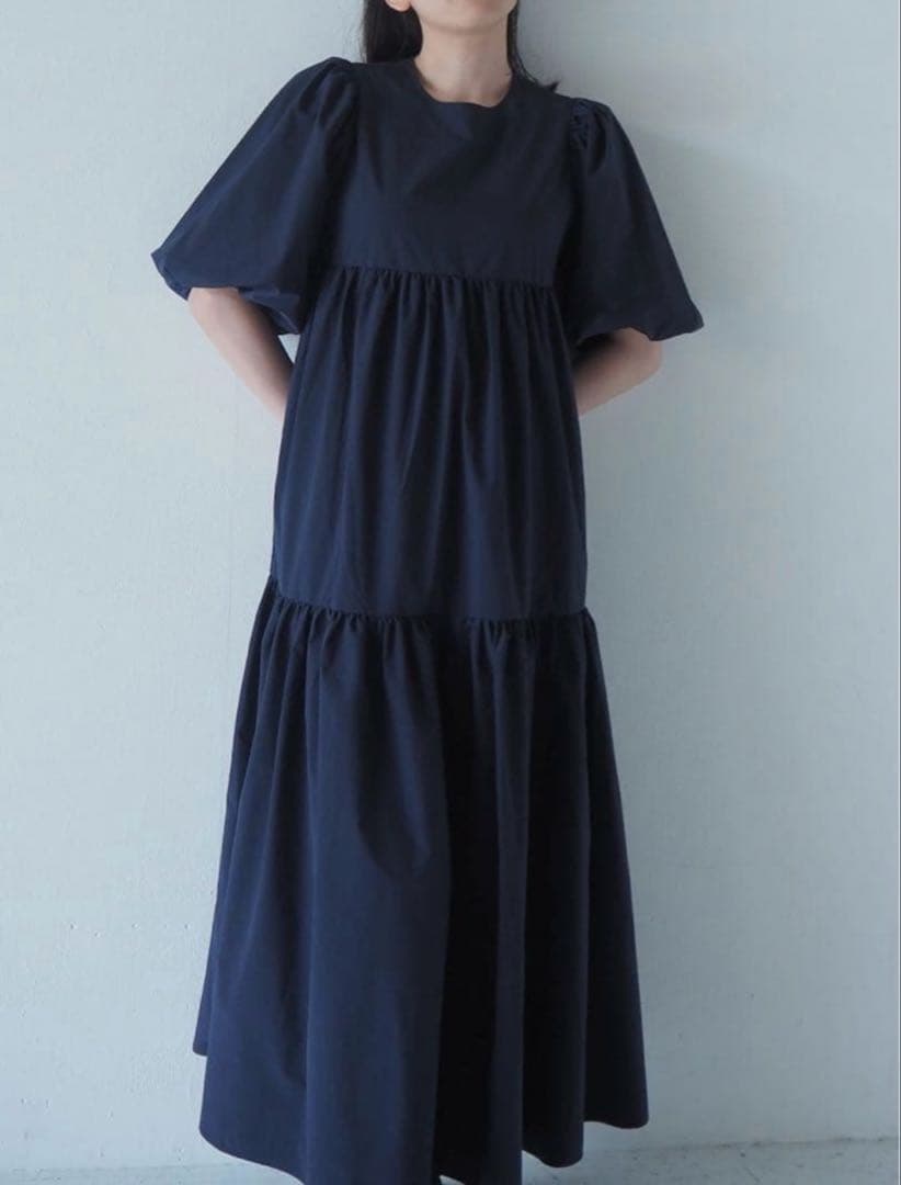 ワンピース PoFF puff sleeve tiered dress NAVY