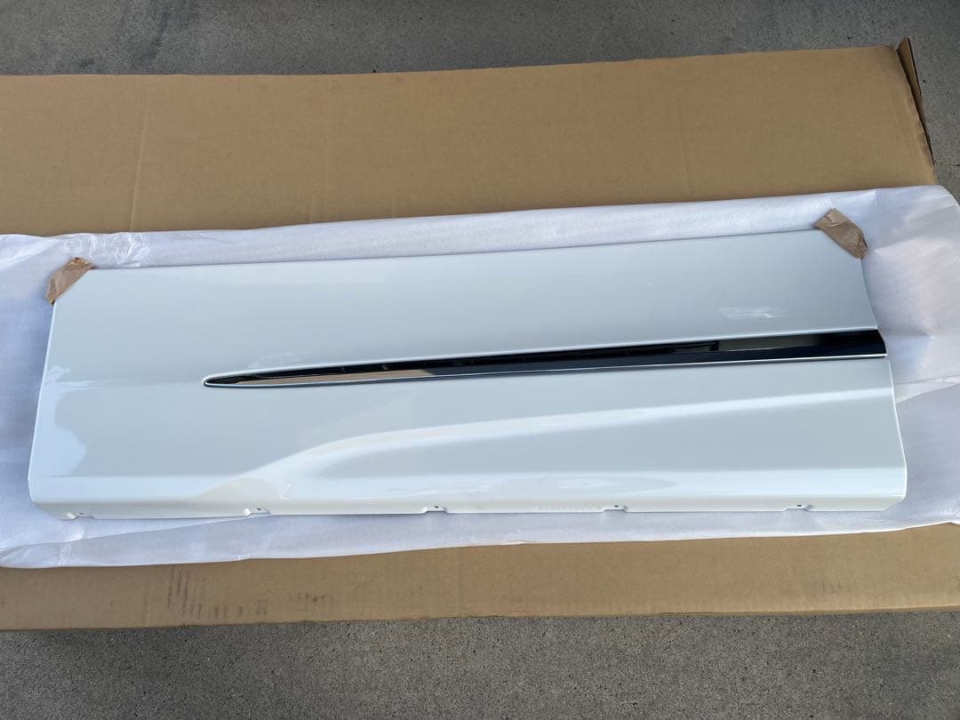 トヨタ　モデリスタサイドスカート　左のみ　エスクァイア　ホワイトパール