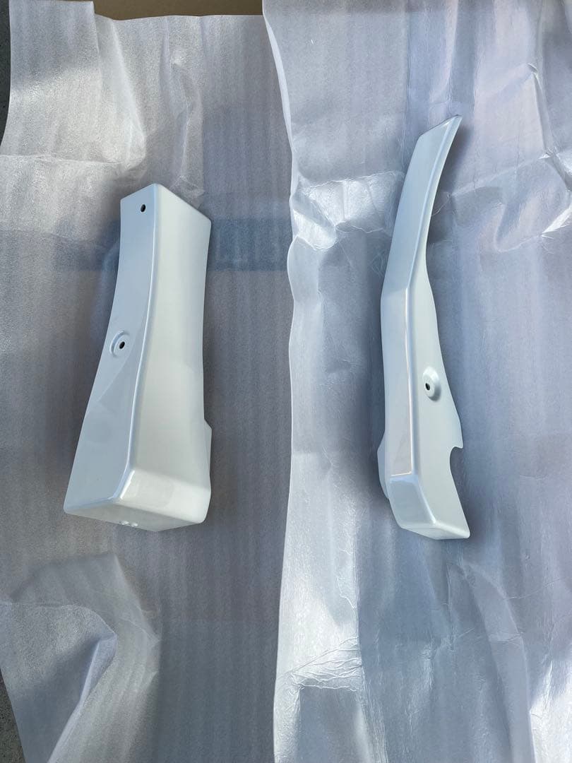 トヨタ　モデリスタサイドスカート　左のみ　エスクァイア　ホワイトパール