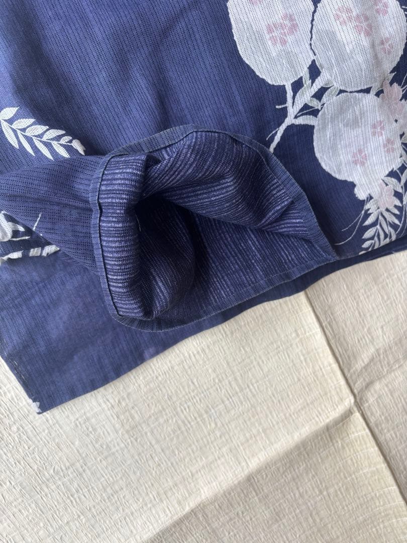 【綿麻　上品浴衣】古今　紺色 浴衣 単品　ピンク小花＆葉模様 手縫い 着物風にも