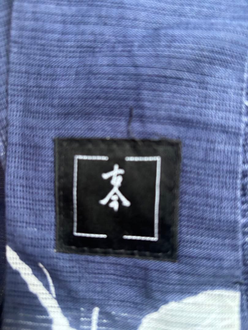 【綿麻　上品浴衣】古今　紺色 浴衣 単品　ピンク小花＆葉模様 手縫い 着物風にも