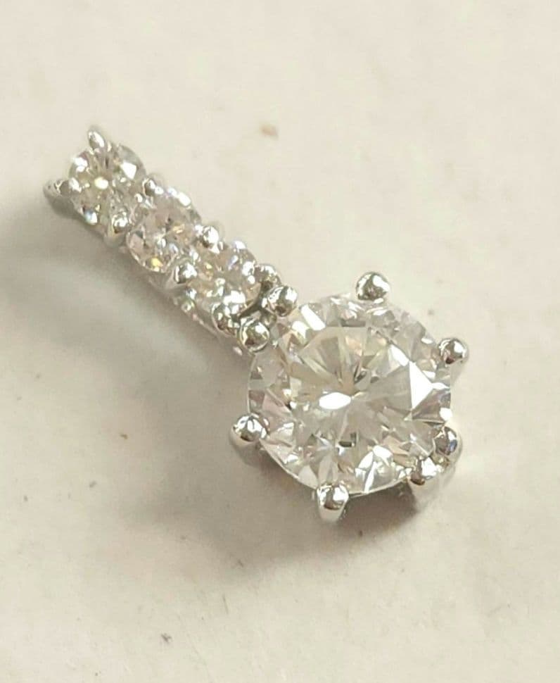 pt ダイヤモンド ペンダントトップ 0.595ct・0.10ct