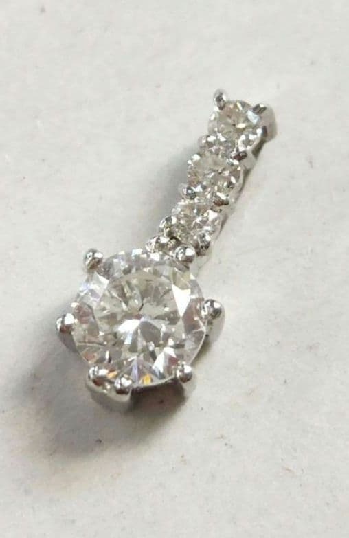 pt ダイヤモンド ペンダントトップ 0.595ct・0.10ct