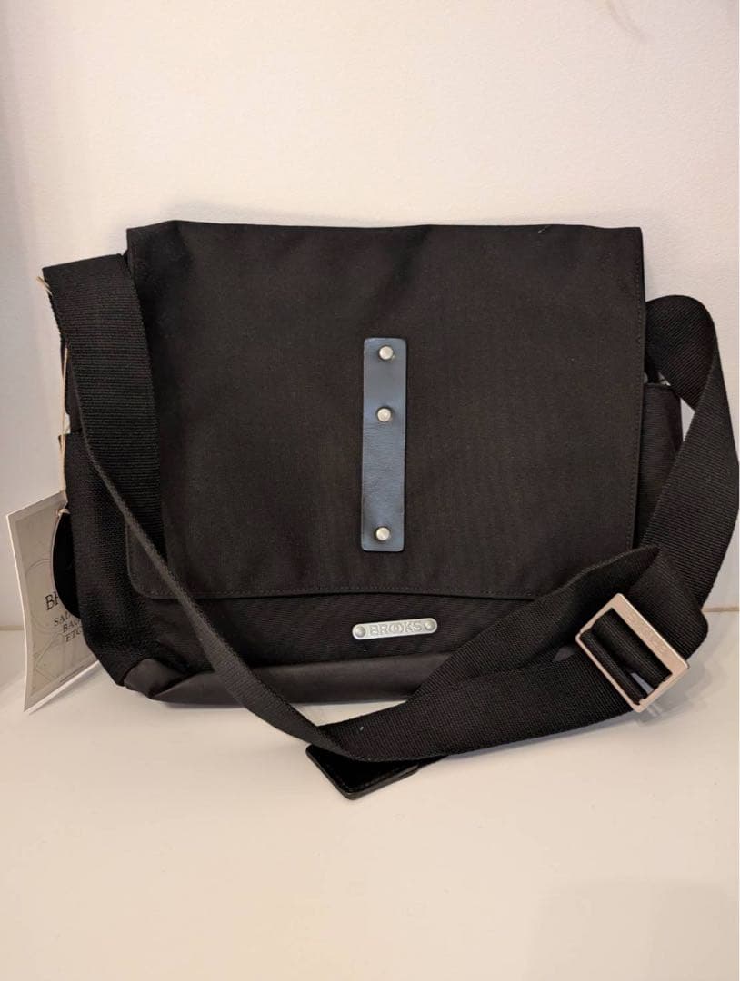BROOKS ユーストンショルダーバッグ　Mサイズブラック