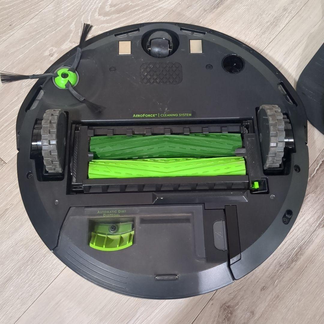 iRobot ルンバi3+ 本体・クリーンベース等セット