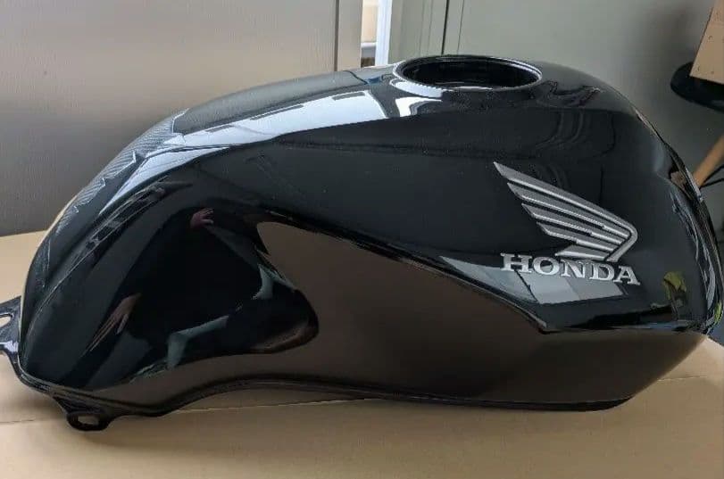 CB400SF nc42　ガソリンタンク凹み無し