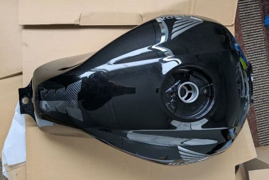 CB400SF nc42　ガソリンタンク凹み無し