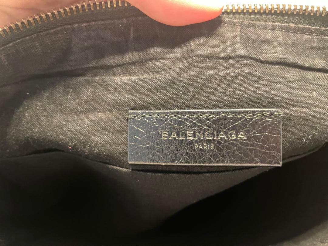 バレンシアガ　ブラック クラッチバッグ