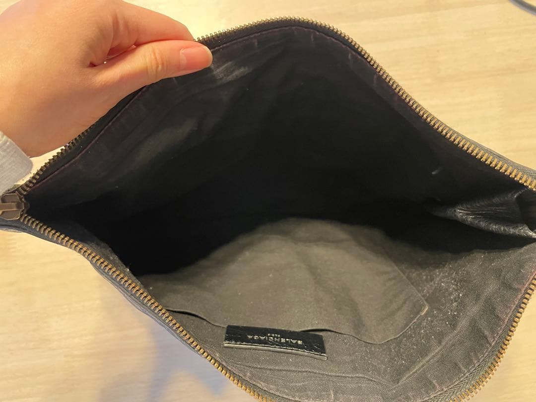 バレンシアガ　ブラック クラッチバッグ