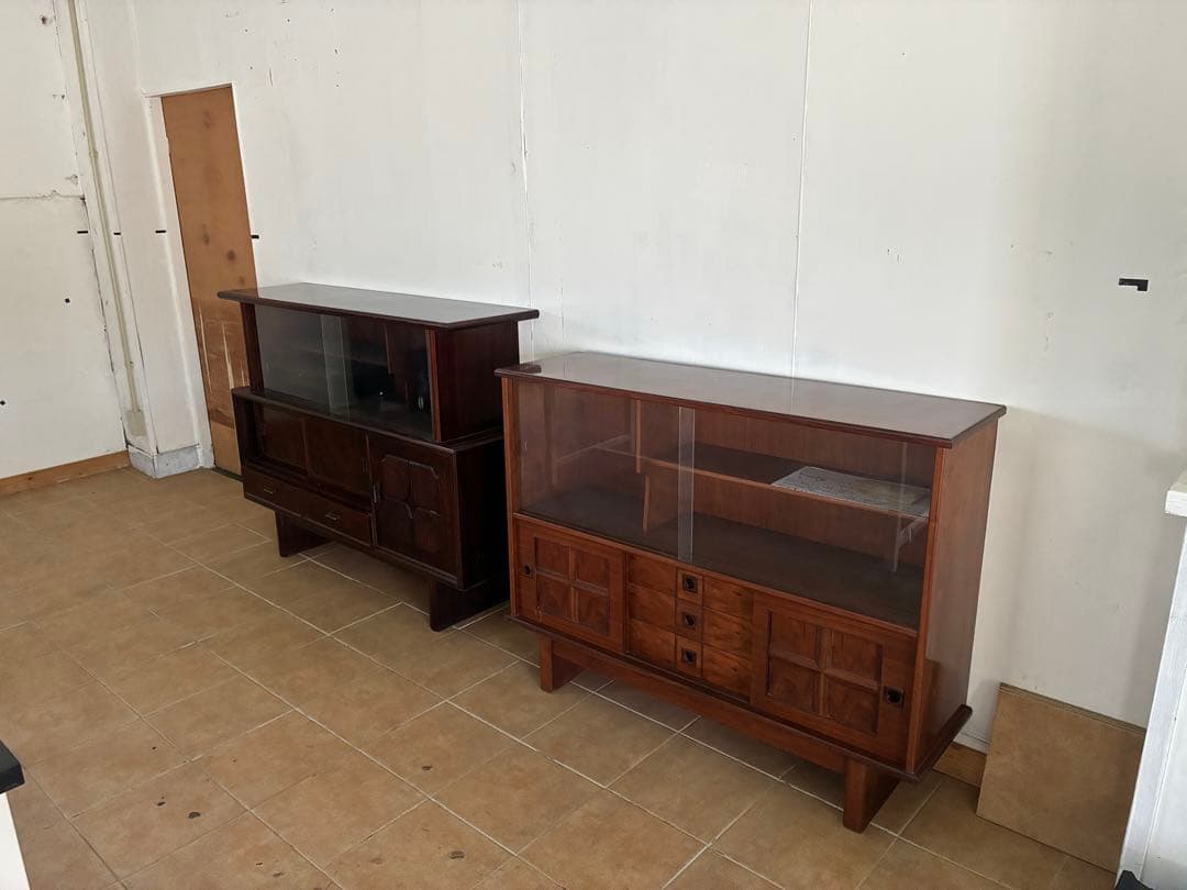 【BRASS】木製キャビネット　1台　写真右側