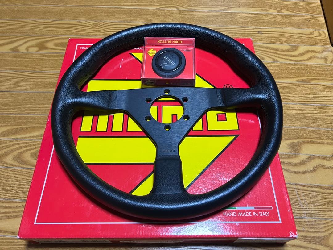 MOMO ステアリングホイール モンテカルロ　35パイ