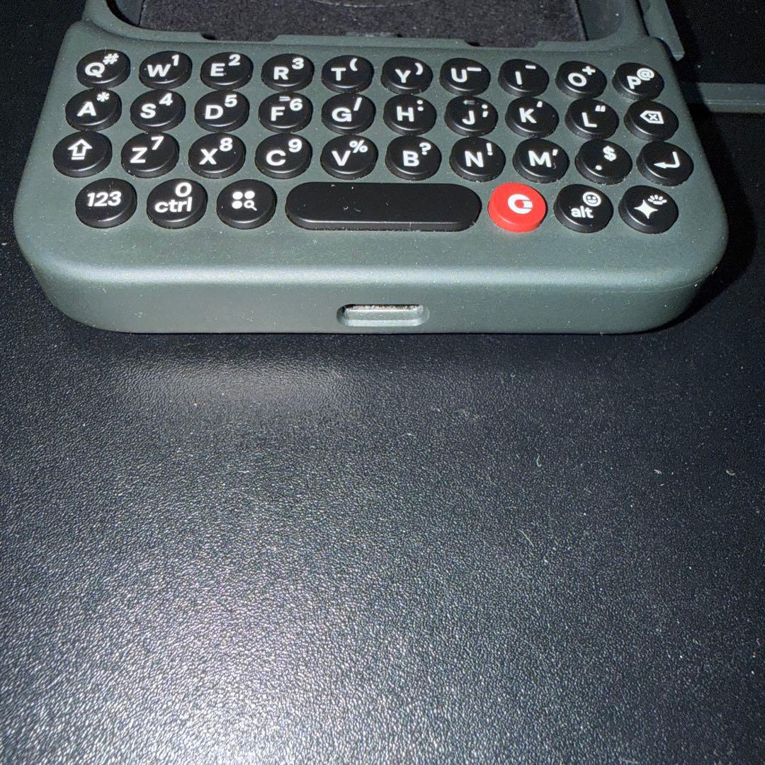 スマホアクセサリー Clicks Keyboard for Razr 2024