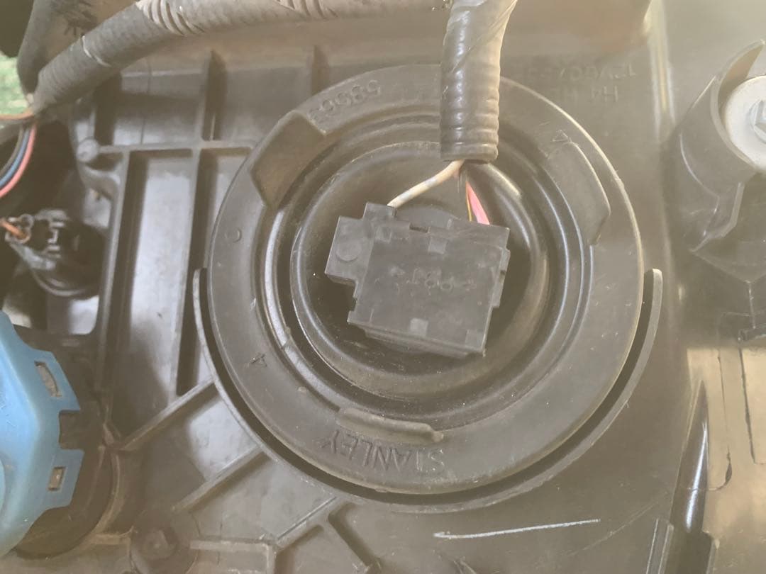 日産 キューブZ12左右ヘッドライト ハロゲンSTANLEY P8190