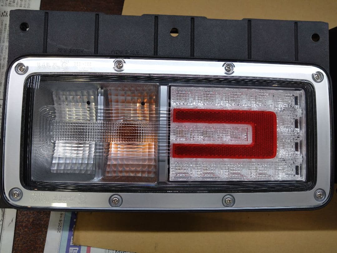 日野テールランプ 新車外し 左右セット