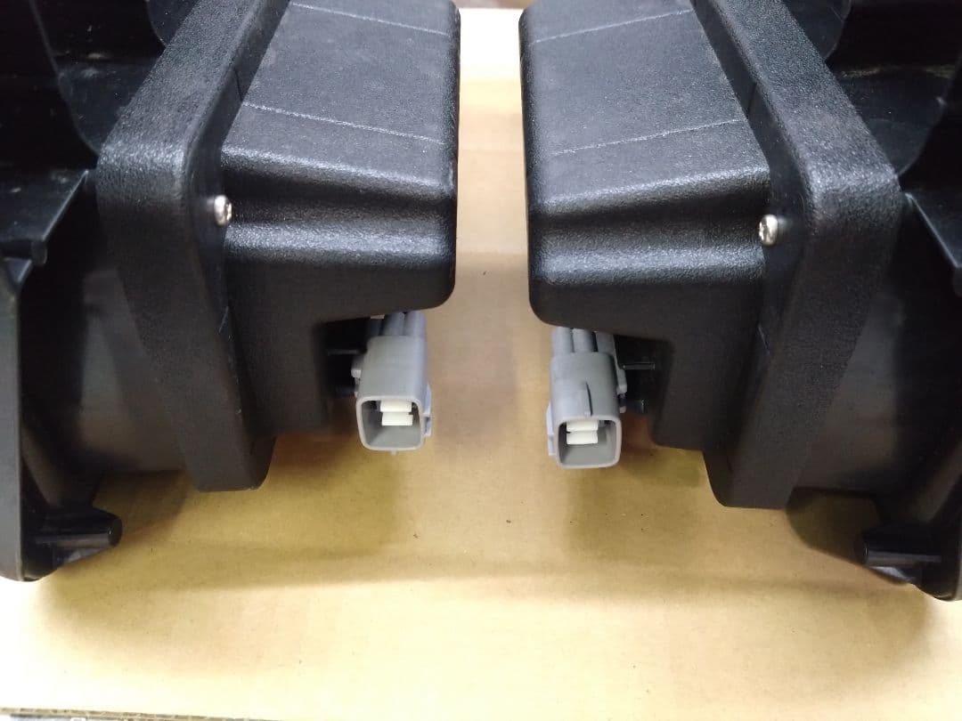 日野テールランプ 新車外し 左右セット