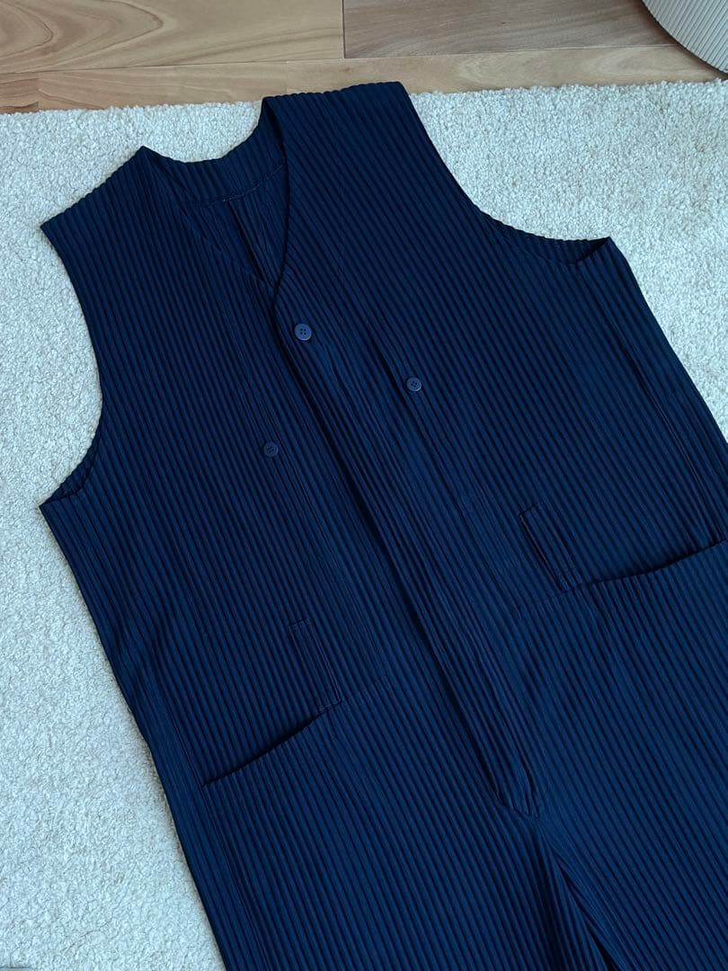 【限定価格〜10/26】イッセイミヤケオムプリッセ1 ネイビージャンプスーツ