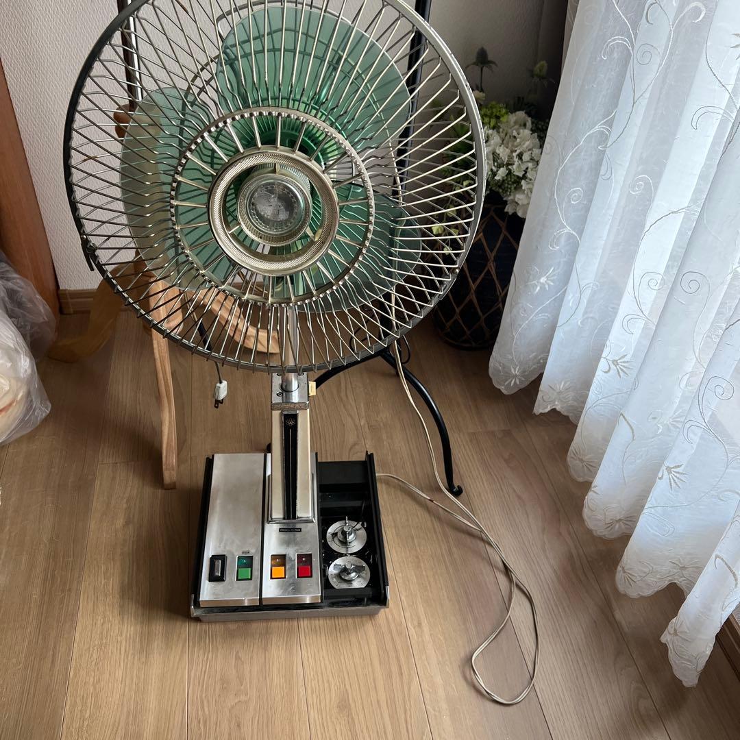 アンティーク扇風機スイッチ光る昭和レトログリーン扇風機コード修理品撮影用品動作可