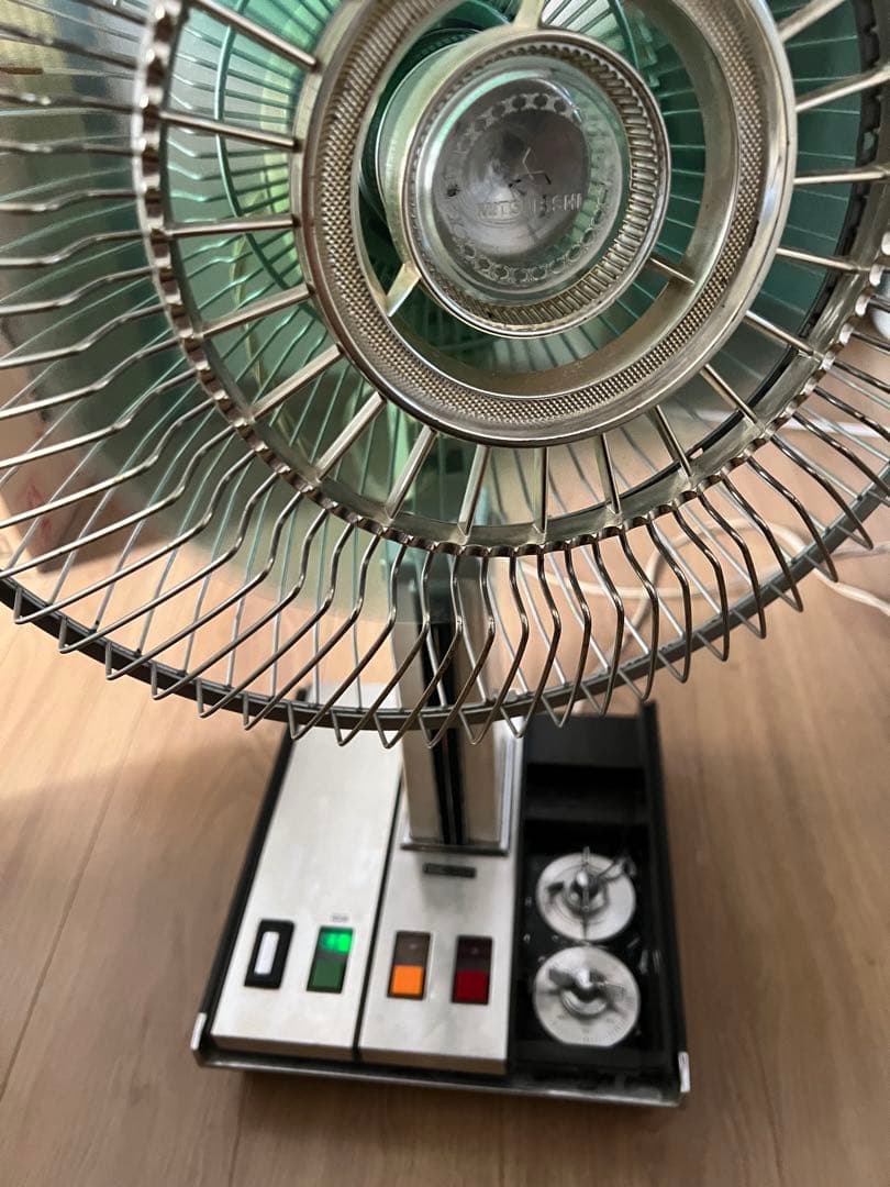 アンティーク扇風機スイッチ光る昭和レトログリーン扇風機コード修理品撮影用品動作可