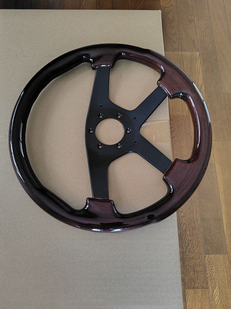 モモダークウッドハンドル 4本スポーク フルパッド付き