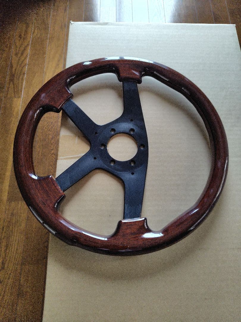 モモダークウッドハンドル 4本スポーク フルパッド付き