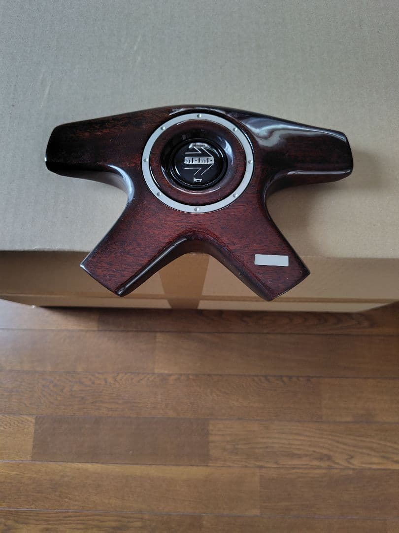 モモダークウッドハンドル 4本スポーク フルパッド付き