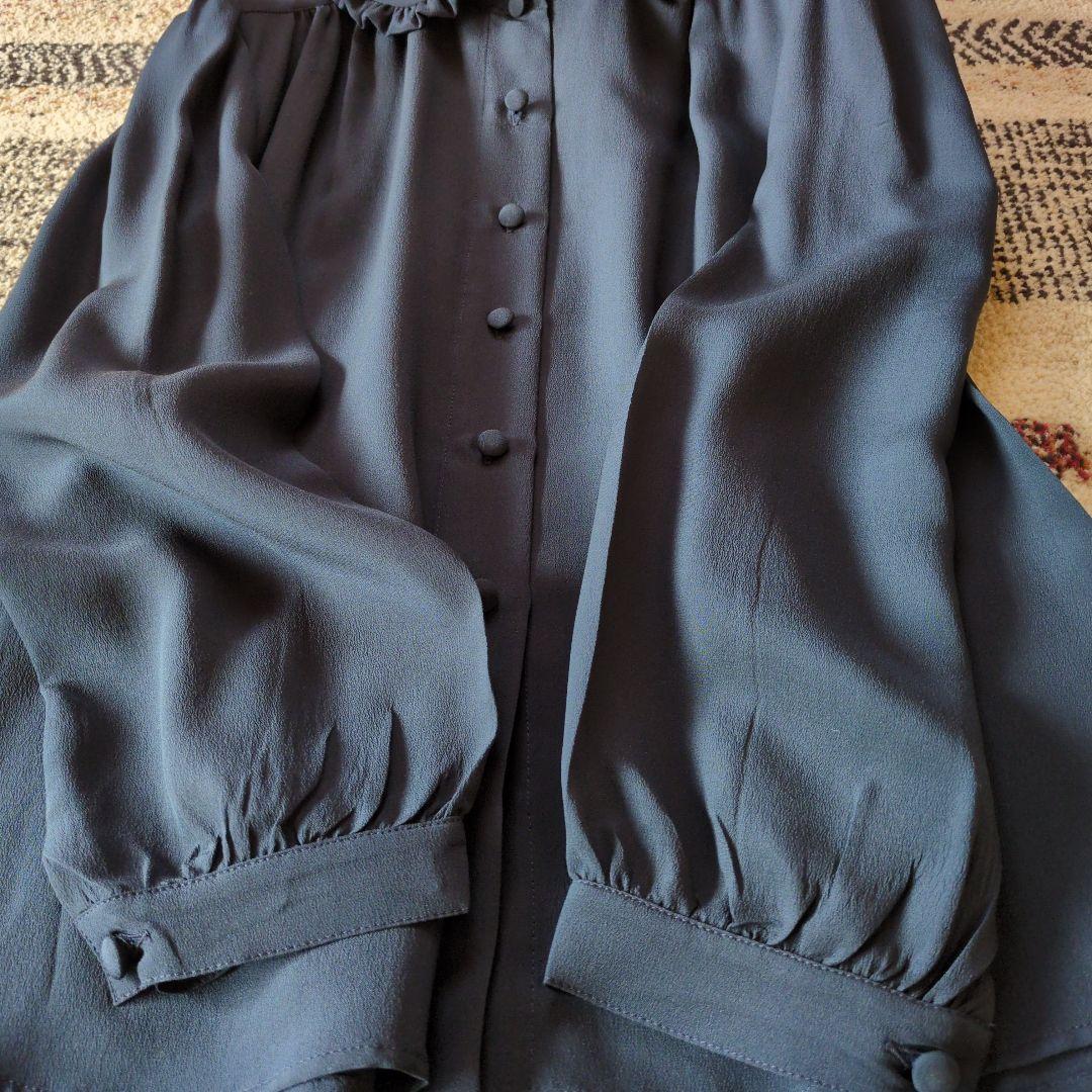 ★PRADA 新品タグ付きシルクネイビー 長袖シャツ フリル付き