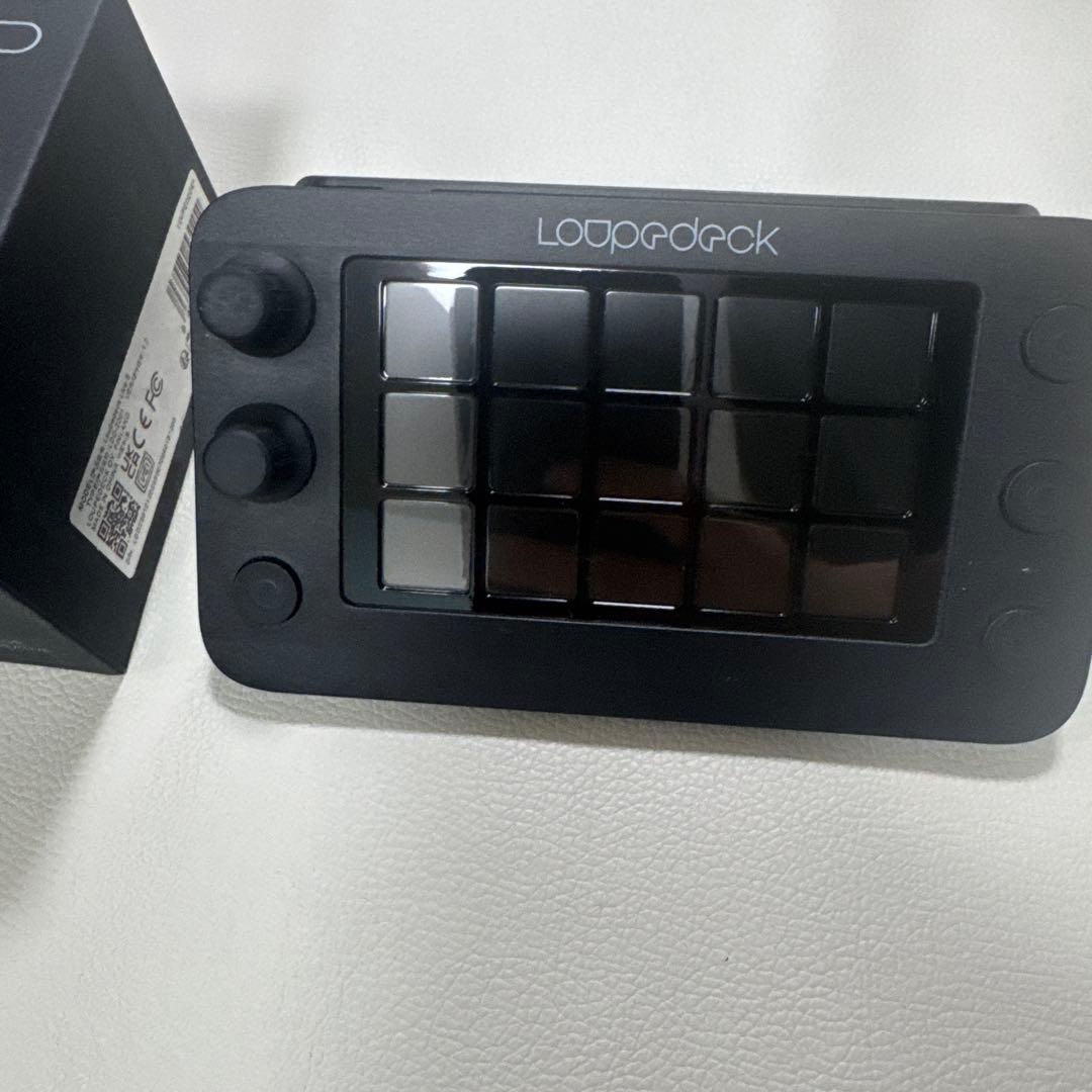 Loupedeck Live S ストリーミングコンソール