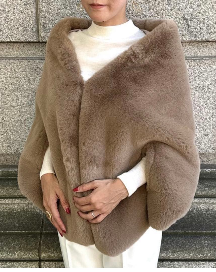 JENNY リッチボリュームファーケープ　ベージュ　ポンチョ　新品未使用