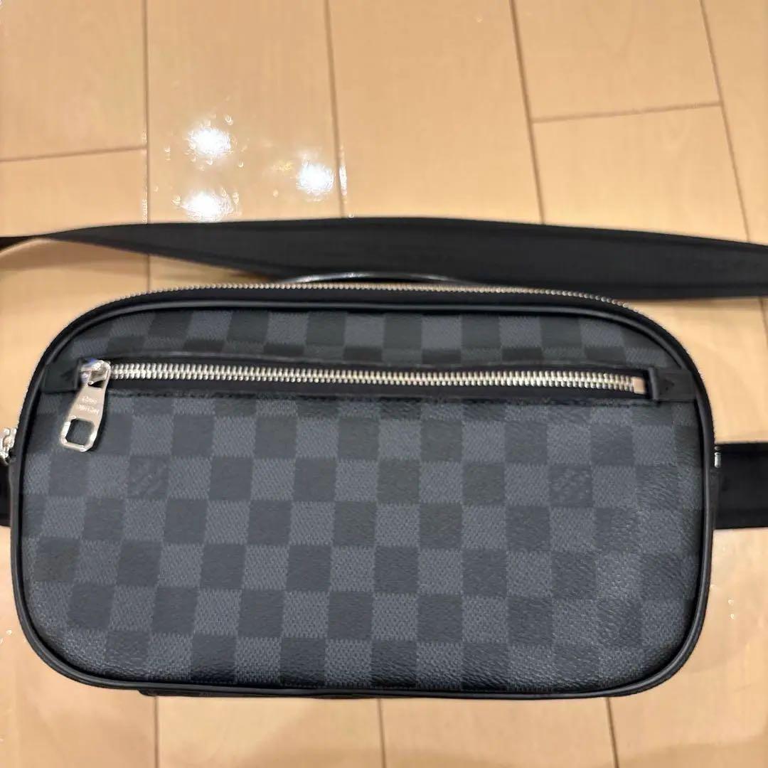 ルイヴィトン　ほぼ未使用品 ダミエグラフィット アンブレール　ショルダーバッグ