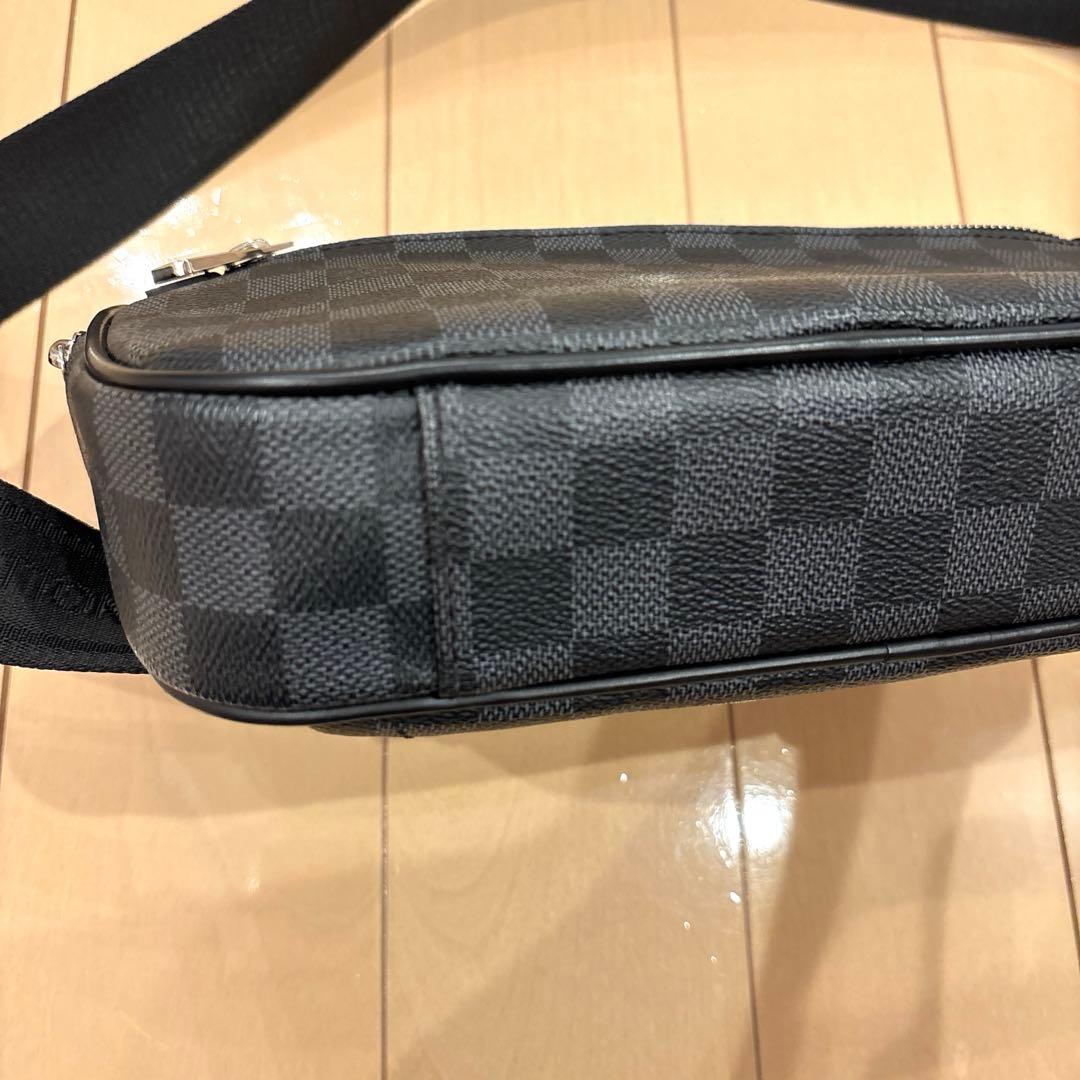 ルイヴィトン　ほぼ未使用品 ダミエグラフィット アンブレール　ショルダーバッグ
