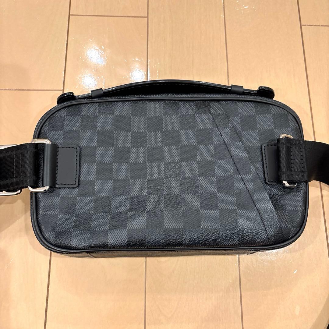 ルイヴィトン　ほぼ未使用品 ダミエグラフィット アンブレール　ショルダーバッグ