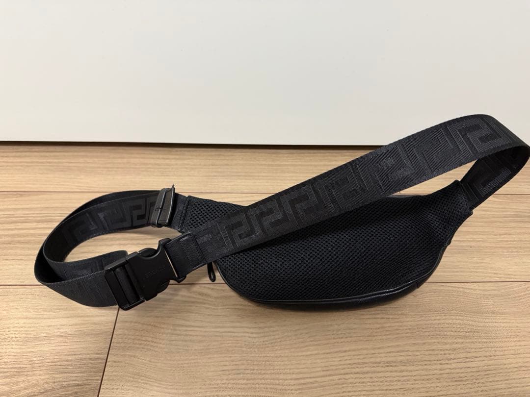 VERSACE ヴェルサーチ ボディバッグ