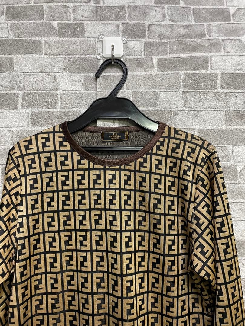 美品　FENDI FFロゴ 長袖トップス　総柄　ロゴ