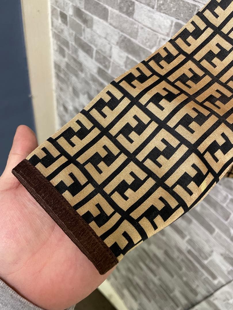 美品　FENDI FFロゴ 長袖トップス　総柄　ロゴ