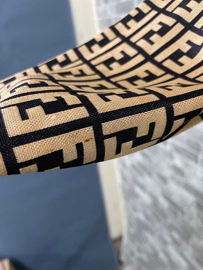 美品　FENDI FFロゴ 長袖トップス　総柄　ロゴ