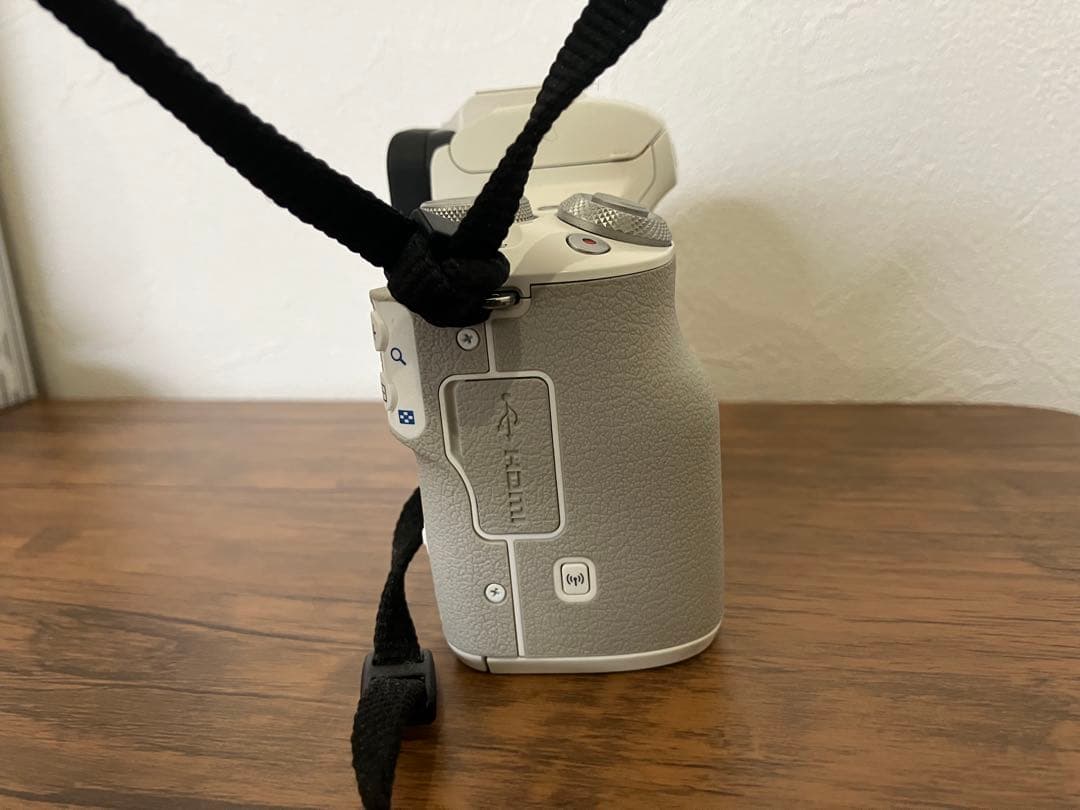 【O】Canon kiss M2 レンズ15-45mm レンズキット カメラ