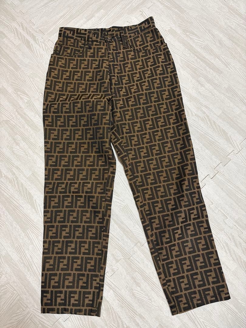 Fendi ロゴパンツ