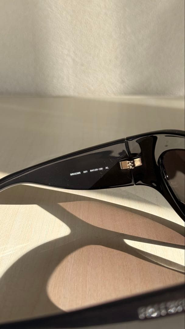 Balenciaga ブラック キャットアイ サングラス