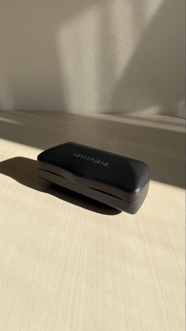 Balenciaga ブラック キャットアイ サングラス