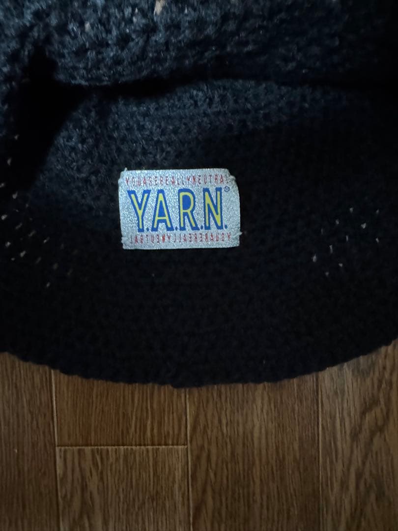 YARN クロスモチーフ 帽子 黒
