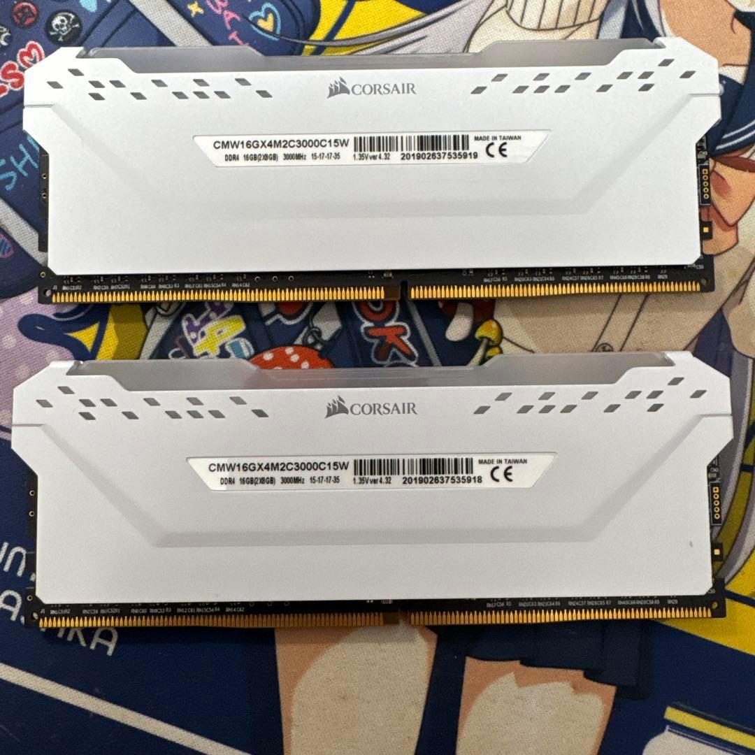 メモリー CORSAIRVENGEANCERGBPRO 16GB DDR4 3000MHz