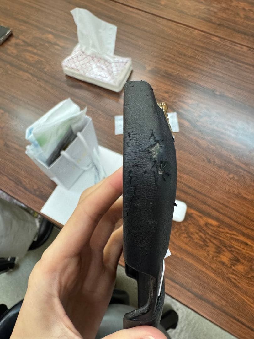 DIOR ディオール　黒チャーム付きレザースマホケース　iPhone15pro