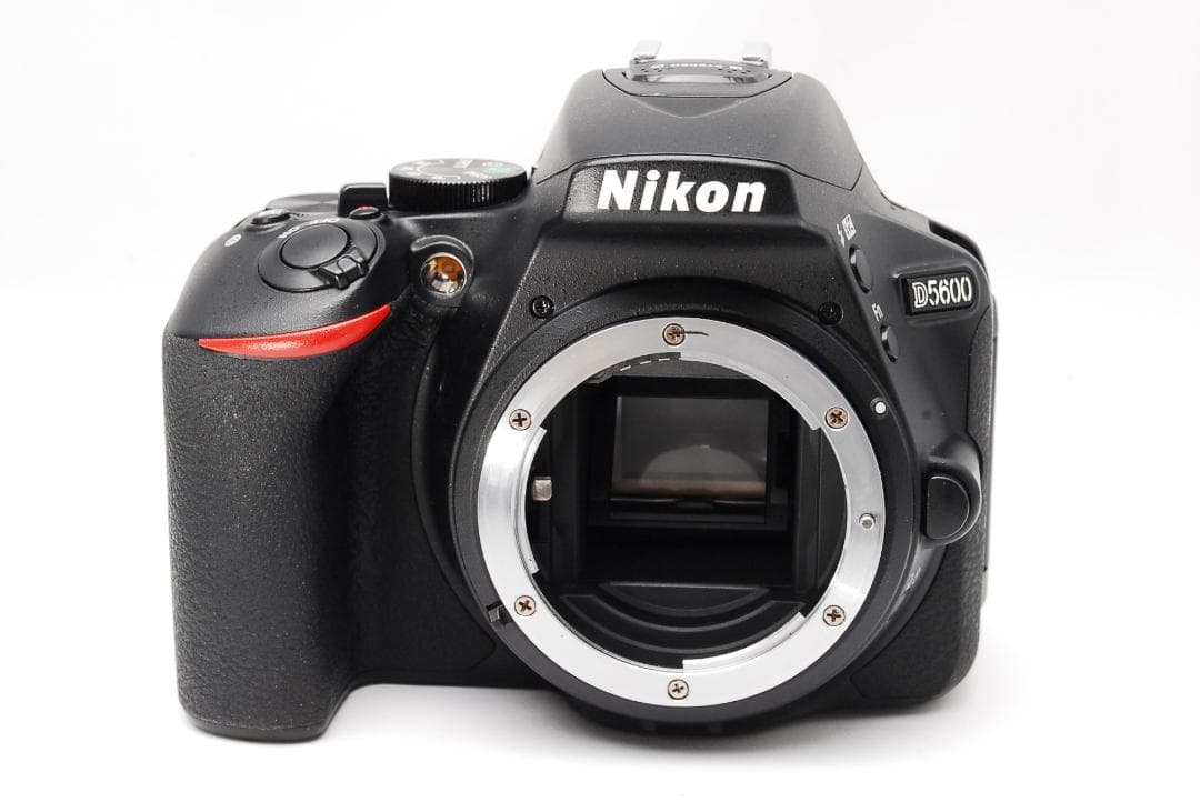 momo ❤美品❤Nikon D5600❤ダブルズームキット❤一眼レフ